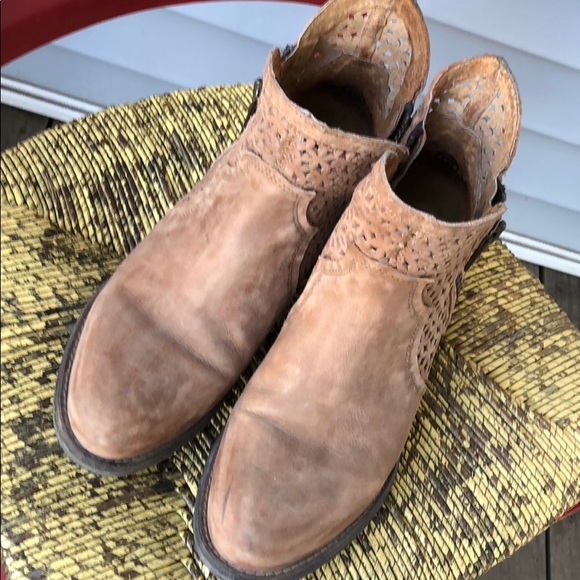 circle g cutout short boots